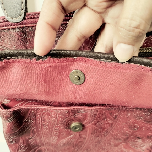 Relic Quality Brand red embossed crossbody bag purse - Picture 7 of 8